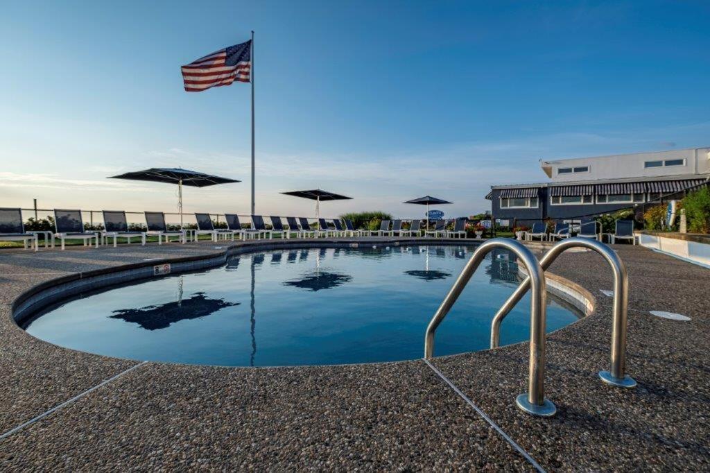 Atlantis Oceanfront Inn Gloucester Exterior foto